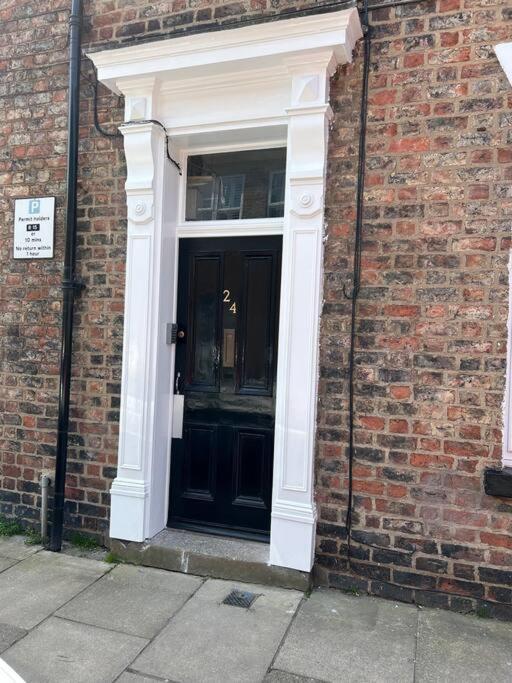The Niche Apartment York Exterior photo